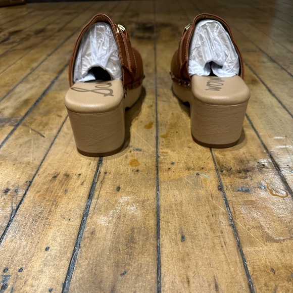 Sam Edelman Kaye Clog in Cuoio Brown. - Picture 4 of 9